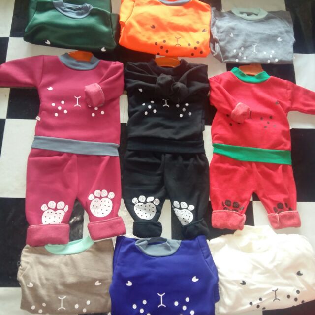 Bộ nỉ bông chân chó. 3 bộ 100k. Bông siêu mịn siêu dày ạ . Đủ màu đủ size luôn ạ . 7-18kg. Bé trai b