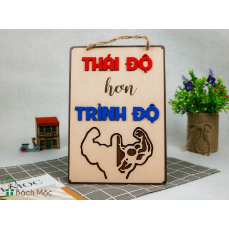 (TẶNG KÈM MÓC TREO) Biển bảng gỗ decor Khẩu Hiệu - SLOGAN - THÁI ĐỘ HƠN TRÌNH ĐỘ - trang trí gia đình-văn phòng làm việc
