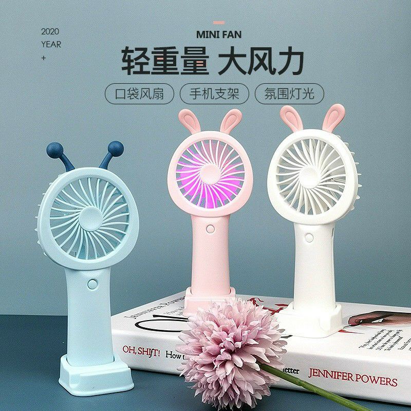 Quạt cầm tay mini có giá để điện thoại.