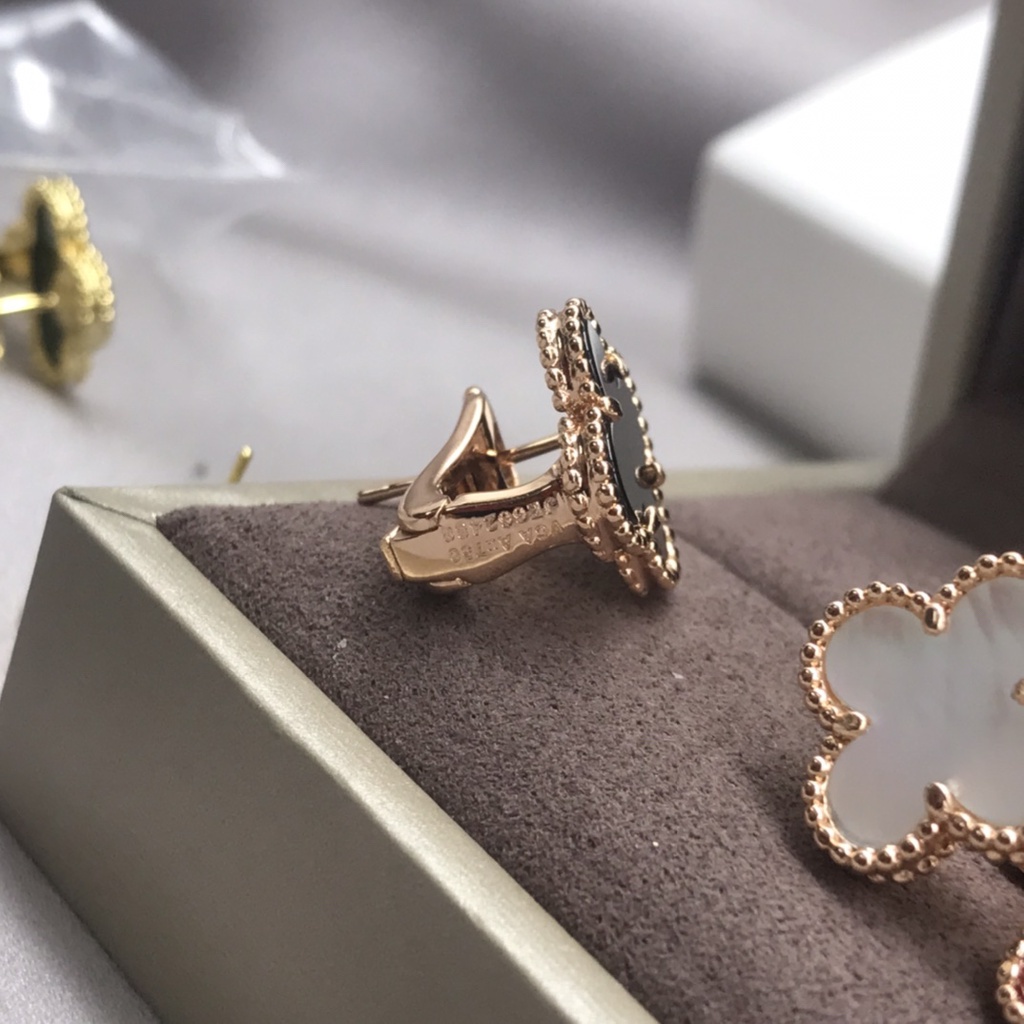 Bông Tai Hình Cỏ Bốn Lá Đơn Giản Thời Trang Cho Nữ