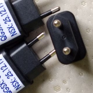 Nguồn 5v2a, có thể dùng cấp micro và blutooth.