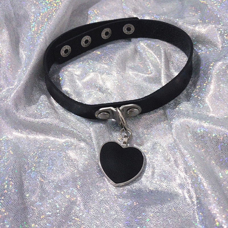 Vòng Cổ Màu Đen Phối Mặt Trái Tim Kim Loại Phong Cách Gothic Thời Trang 22801