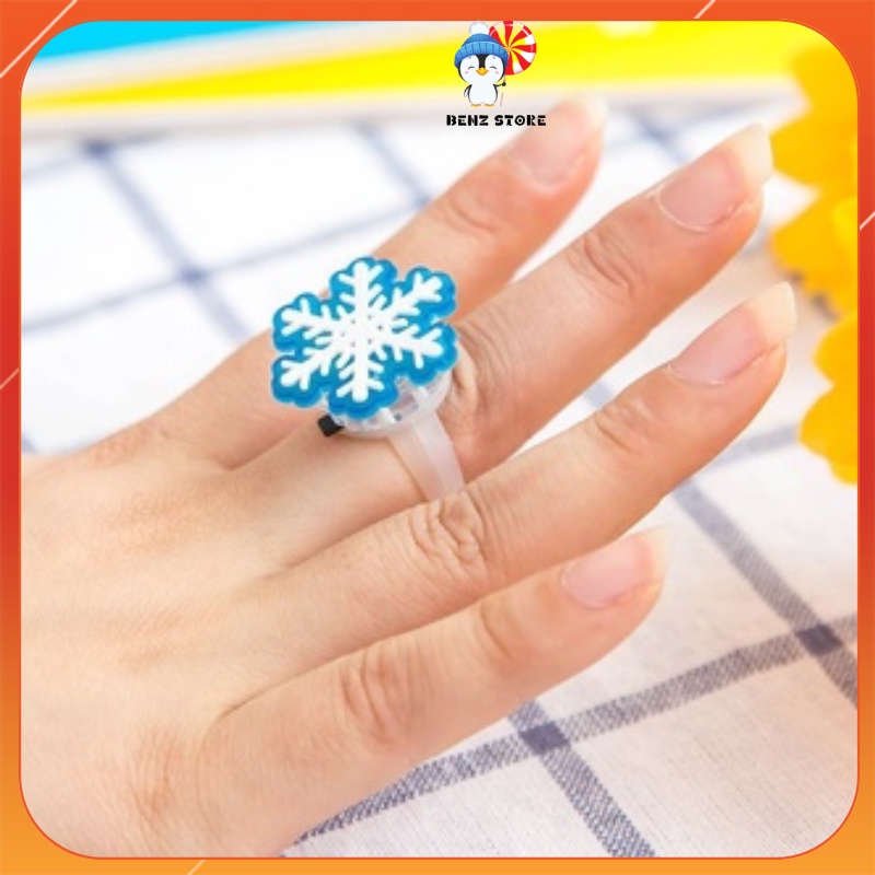 Nhẫn phát sáng đồ chơi đeo tay có đèn led cho bé