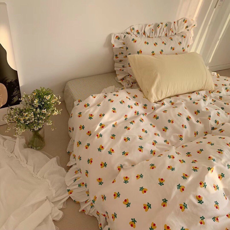 Set chăn ga gối cotton hoa nhí trắng viền bèo vitage
