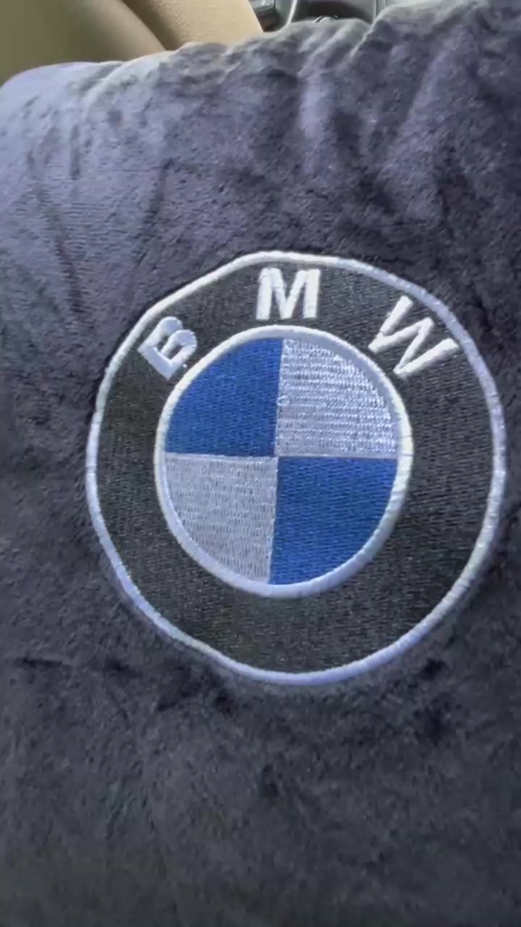 Chăn 2 trong 1 mercedes, gối tựa lưng trên xe, chăn kiêm gối gấp gọn dùng cho văn phòng,du lịch