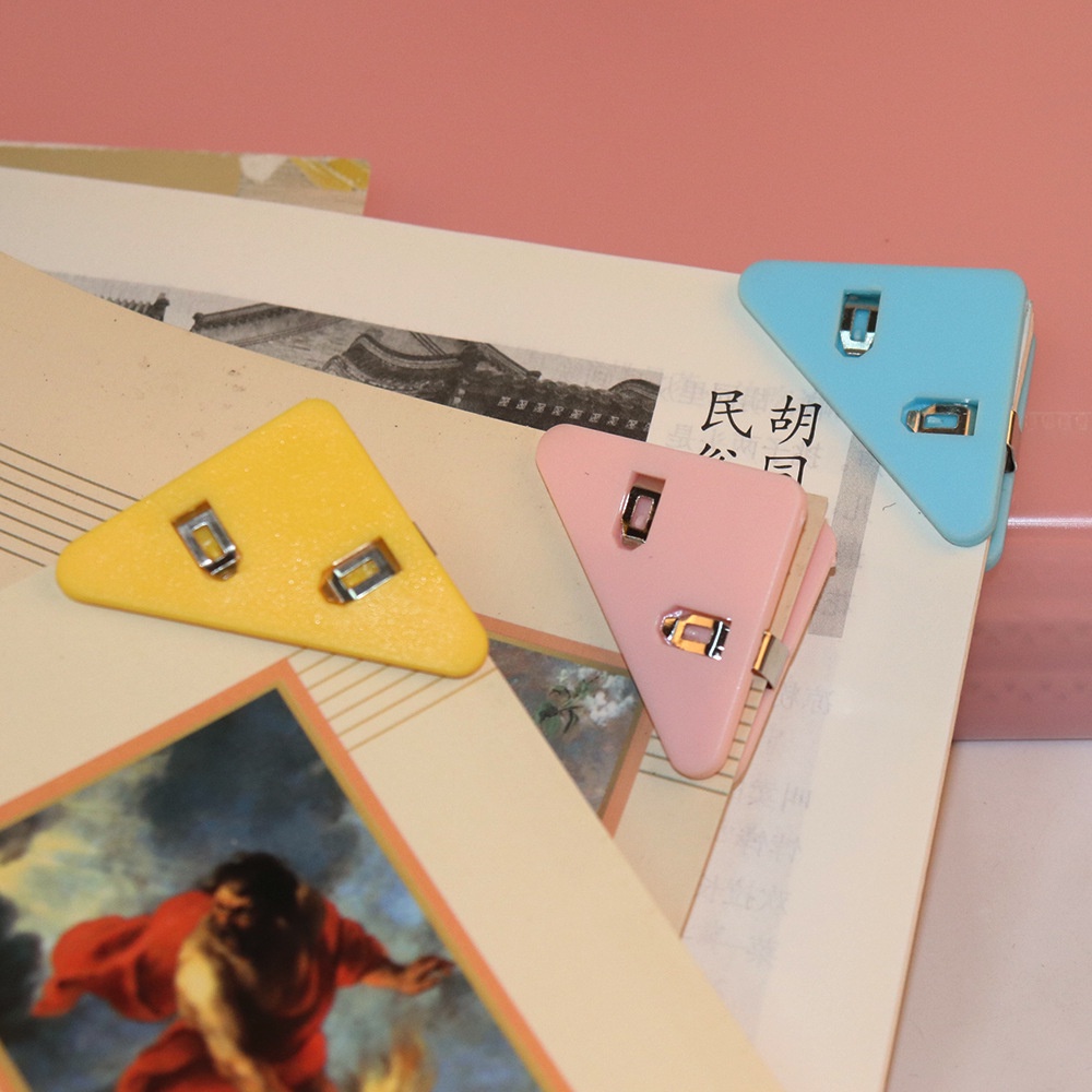 Kẹp giấy,kẹp góc chống cong hình tam giác bằng nhựa thiết kế dễ thương có nhiều màu xắc bắt mắt