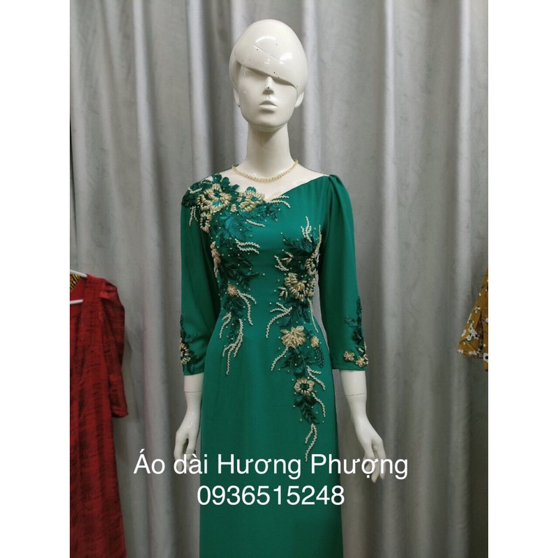 Áo dài trung niên màu xanh