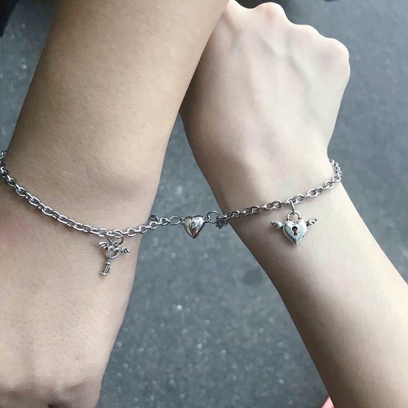 Set 2 vòng tay kim loại mặt hình trái tim thời trang độc đáo dành cho cặp đôi