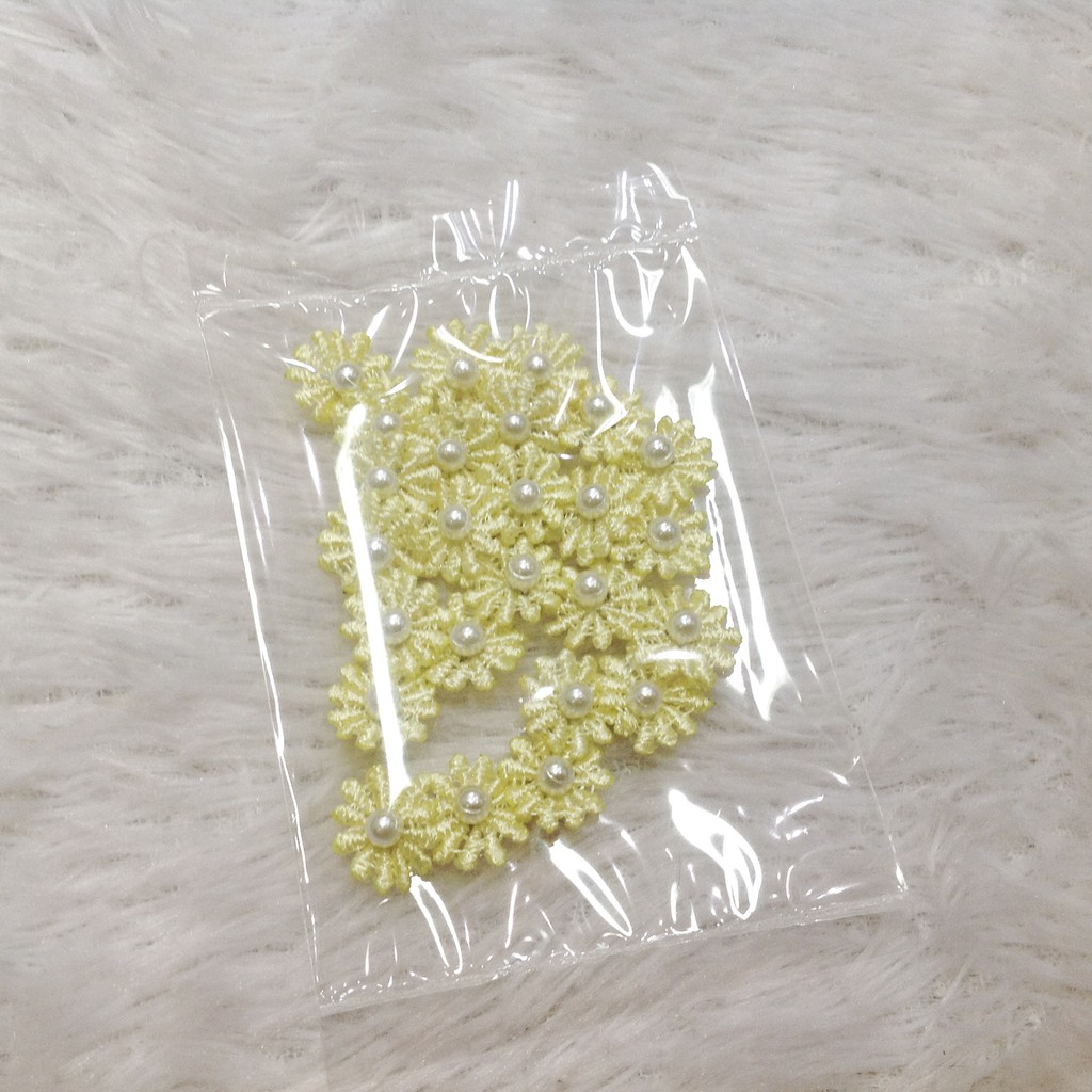 Gói 25 hoa mai thạch thảo thêu 3d đính cườm trai kết áo trang trí váy đầm size 1.2cm