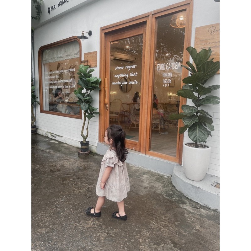 Váy Lennco lanh xám thêu nổi