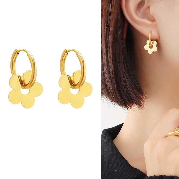 Khuyên tai tròn chất liệu titan mặt hoa 5 cánh không đen gỉ (1 đôi)