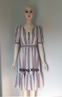 Đầm dáng xoè sọc đen-trắng