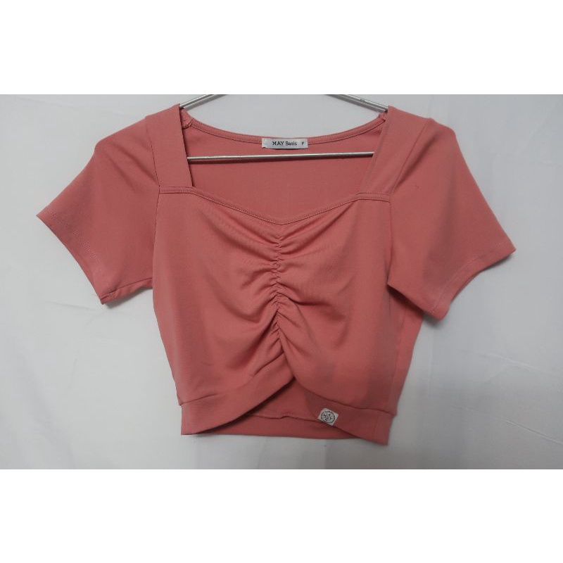 91. Áo croptop hồng May boutique mới 100%