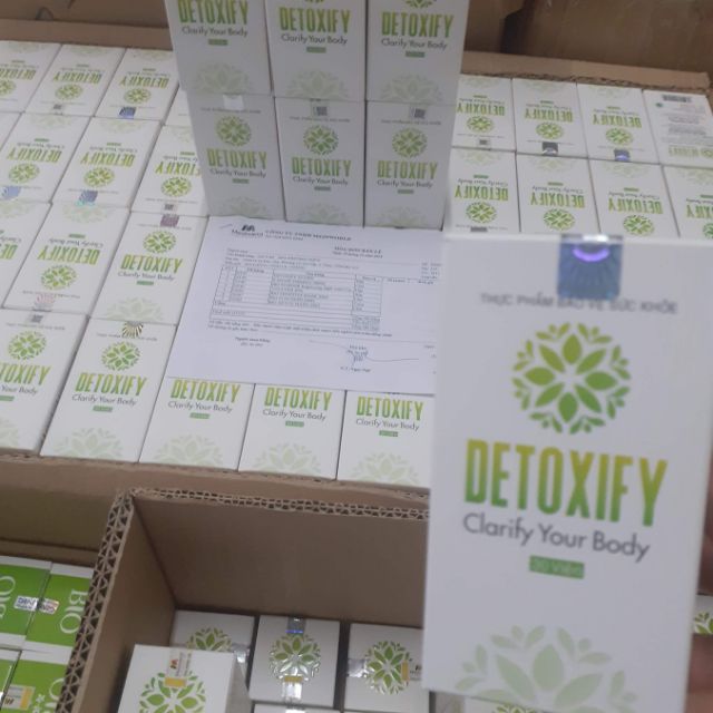 DETOXIFY Clarity Your Body, hộp 30 viên, giá 199.000 đồng, sản phẩm đang được ưa chuông trong spa.