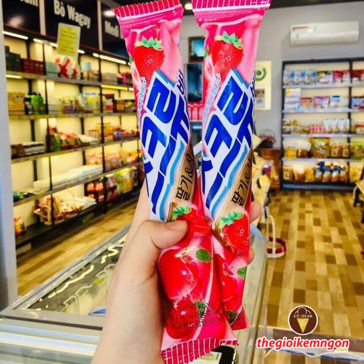 Kem dâu xoắn Lotte Screw Bar Hàn Quốc 75ML