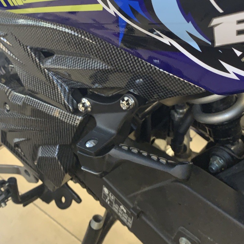 Gác chân sau kiểu Satria gắn Exciter150