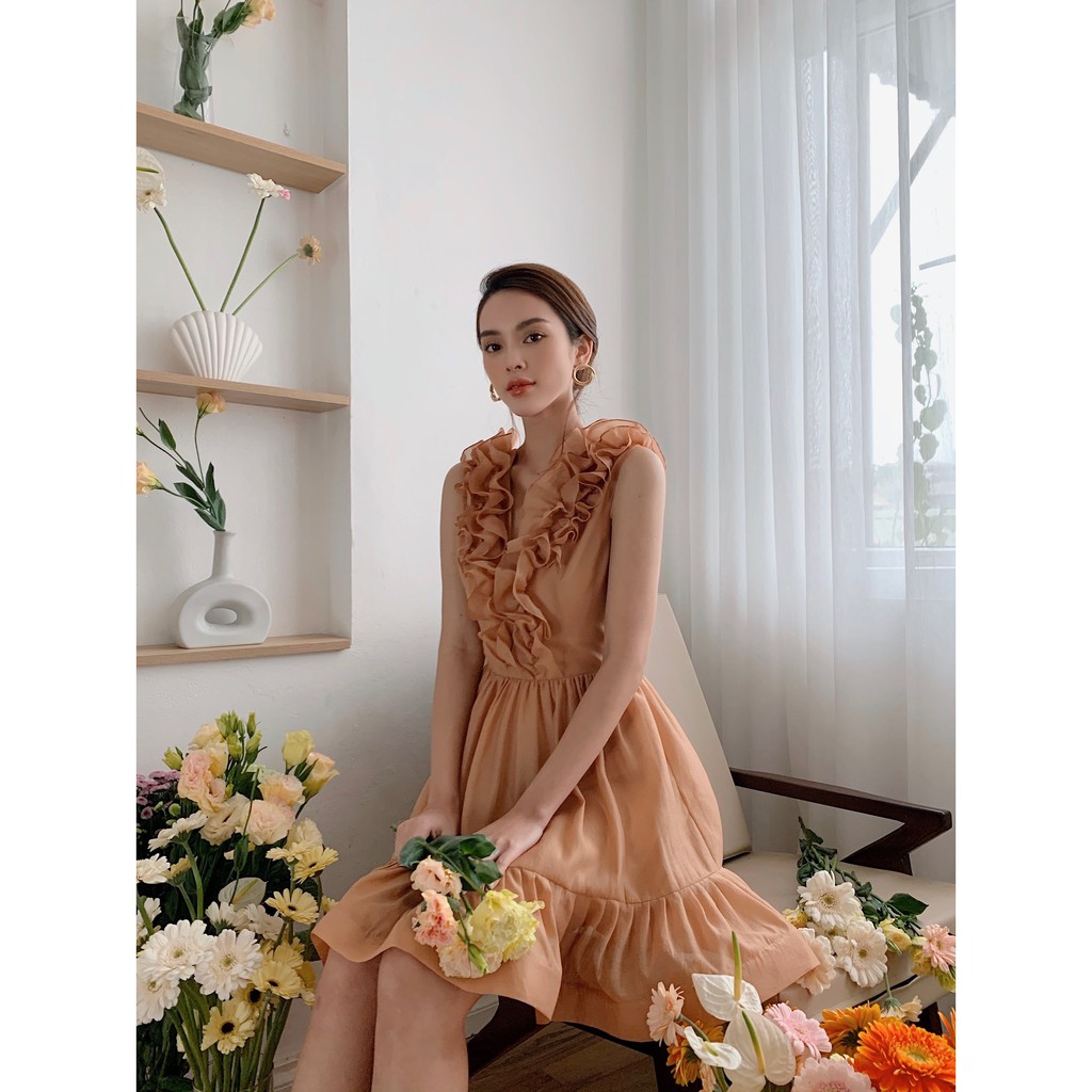 [Mã WABRWA15 giảm 15% đơn 300K] MOLLYNISTA- Đầm Rina nâu cổ bèo cột nơ lưng | BigBuy360 - bigbuy360.vn