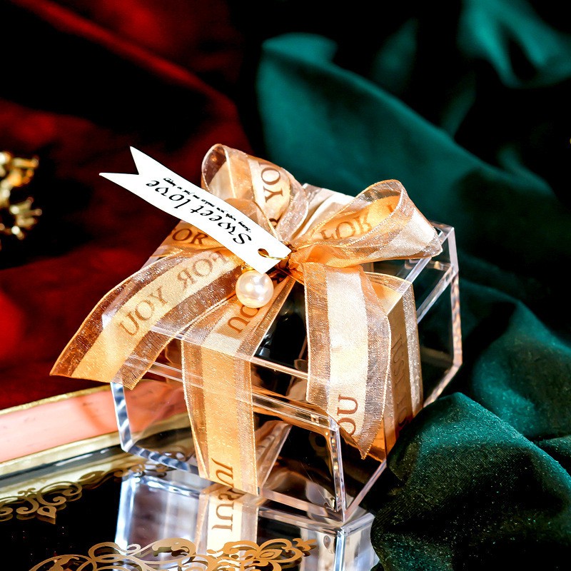 Hộp đựng quà trong suốt mica cứng thắt ruy băng, đính ngọc, rơm lót, hộp trong suốt trang trí