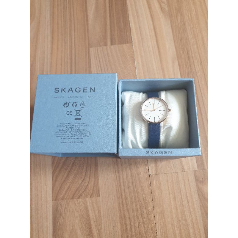 Đồng hồ nữ Skagen Thụy Điển dây da mặt tròn 30mm nhỏ nhắn vừa tay
