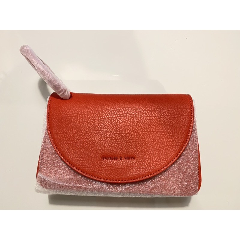 Pass túi Charles & Keith