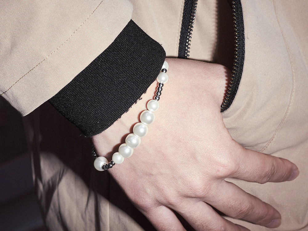 Vòng Tay Đính Ngọc Trai Chất Liệu Thép Titan Phong Cách Hiphop