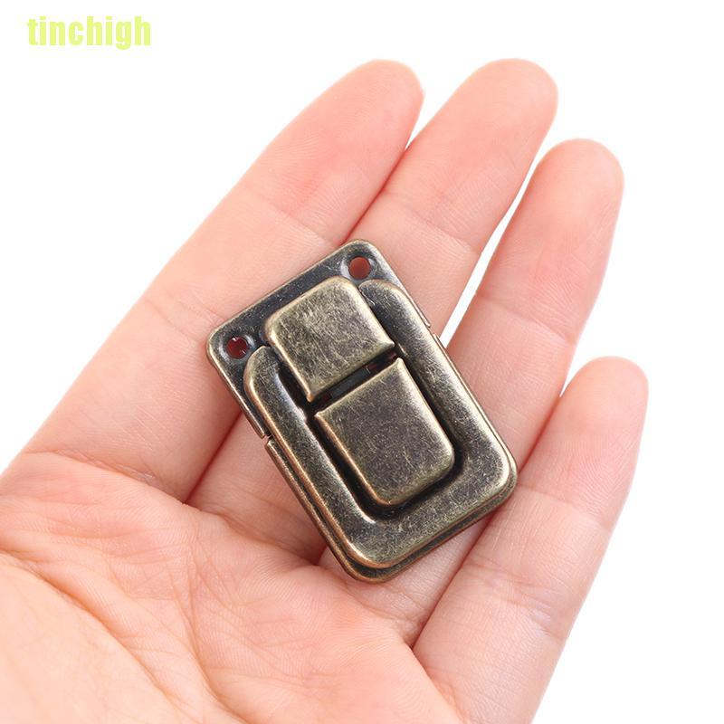 Khóa gắn hộp quà cao cấp phong cách hoài cổ