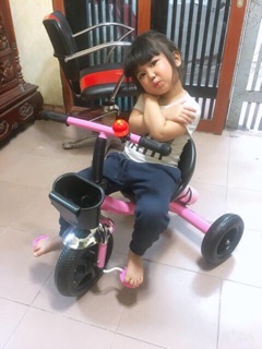 Xe đạp 3 bánh có bình nước + giỏ để đồ