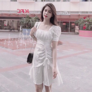 Váy bánh bèo cổ vuông