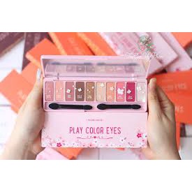 Bảng phấn mắt 10 màu tươi tắn Etude Play Color Eyes BakeHouse đủ cả các chất phấn nhũ, lì, kim tuyến, lên màu chuẩn đẹp.