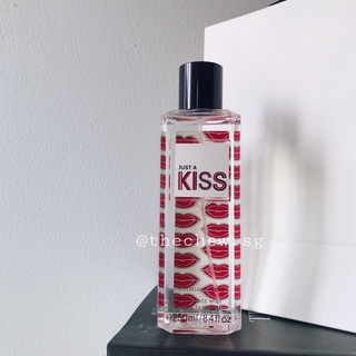 Xịt thơm toàn thân victoria’s secret just a kiss 💋