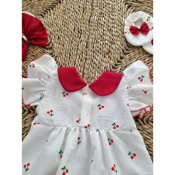 Body cherry đỏ tặng kèm phụ kiện cho bé