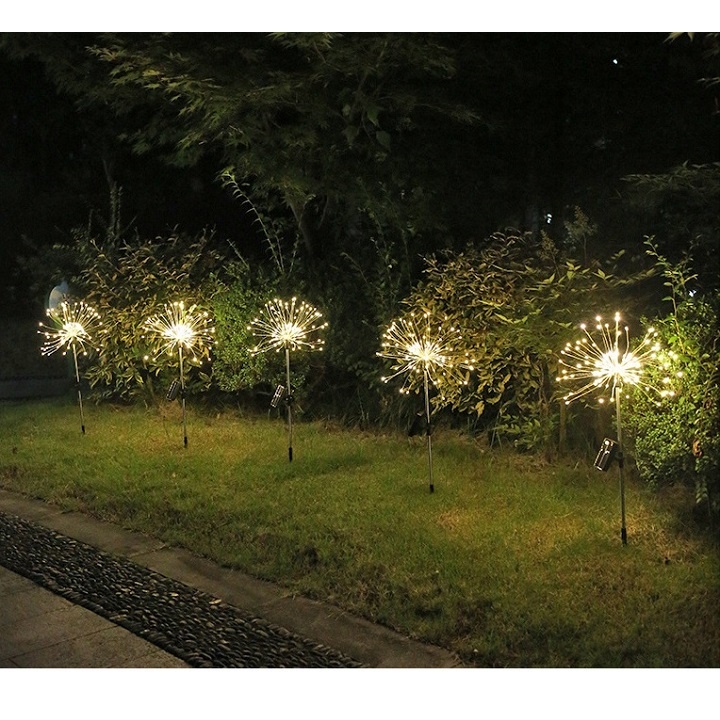 Đèn năng lượng mặt trời 120 led 8 kiểu nháy