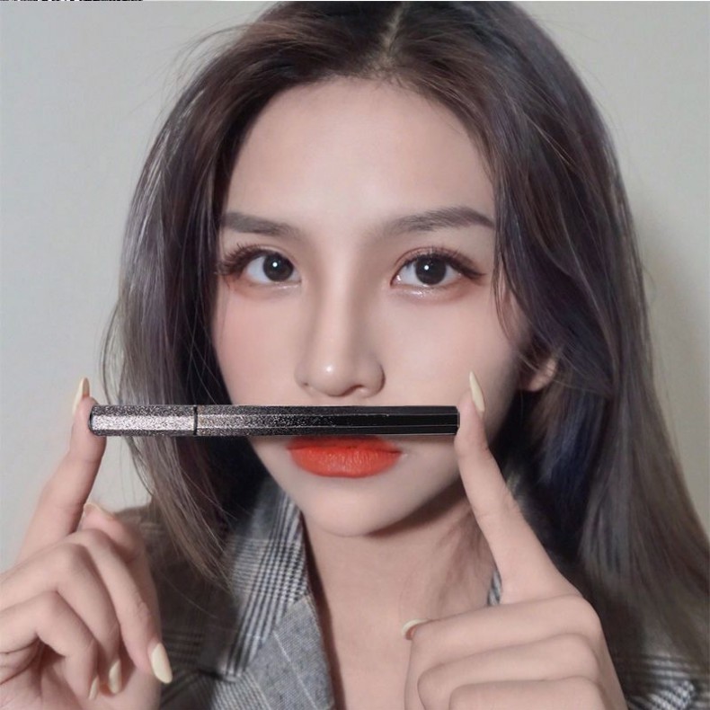 (Hàng Mới Về) Bút Kẻ Mắt Dạng Lỏng Chống Thấm Nước Và Mồ Hôi Không Nhòe Thiết Kế Vỏ Lấp Lánh Ánh Sao | BigBuy360 - bigbuy360.vn