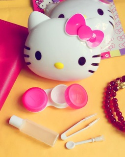 HỘP ĐỰNG KÍNH ÁP TRÒNG HELLO KITTY