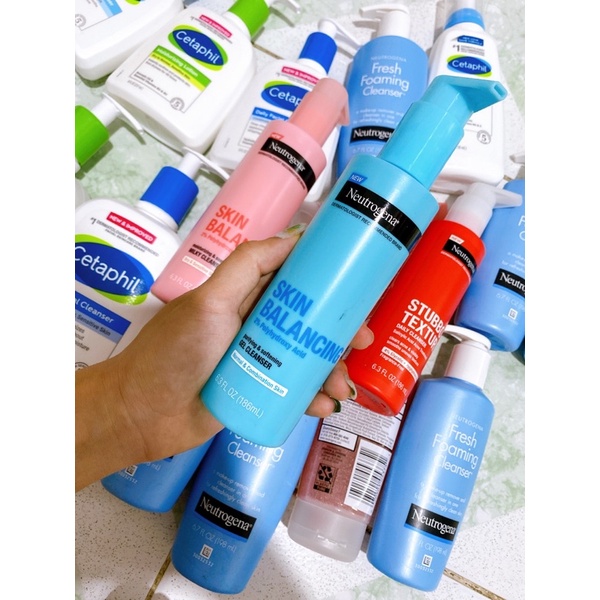 Sữa Rửa Mặt Neutrogena Skin Balancing 2% Polyhydroxy Acid 186ml