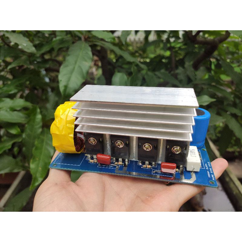 Bộ biến tần chạy trực tiếp pin mặt trời ra 220V sine 2500w