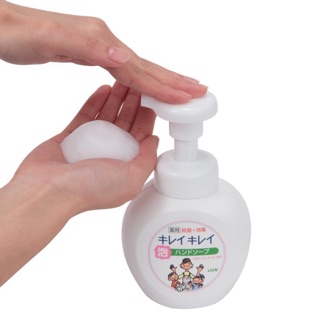 Nước rửa tay tạo bọt