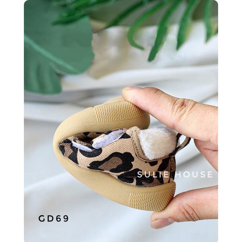 Giày quai dán da báo lót lông cừu - GD69