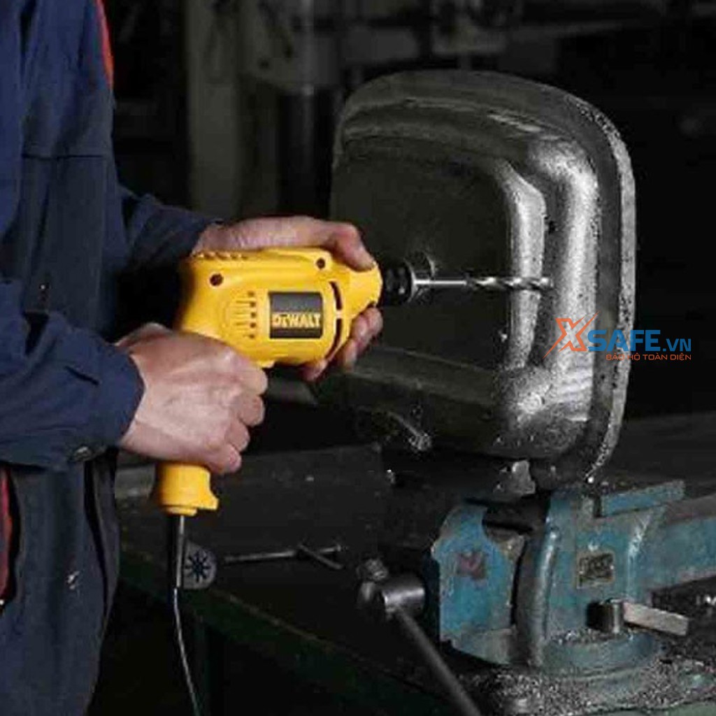 Máy Khoan Sắt DeWALT DWD010 công suất 380W, máy khoan cầm tay tốc độ không tải 3.600 vòng/ phút, có khả năng khoan sắt