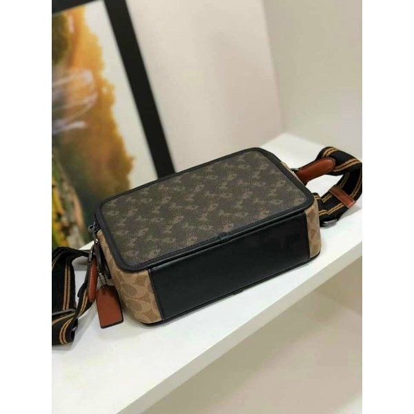 Túi Coach Charter Crossbody hộp vuông hoạ tiết unisex