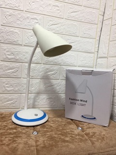 Đèn học chống cận cho bé