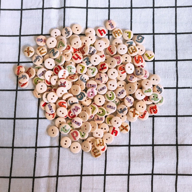 Nút gỗ chữ cái