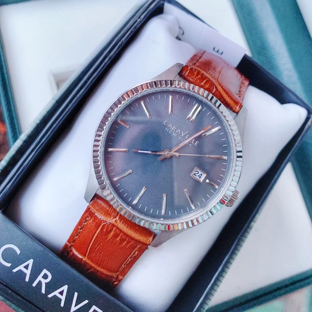 Đồng hồ nam Caravelle 43B132 dây da nâu, viền thép ko gỉ, lịch ngày góc 3h, dày 9mm, case 41mm