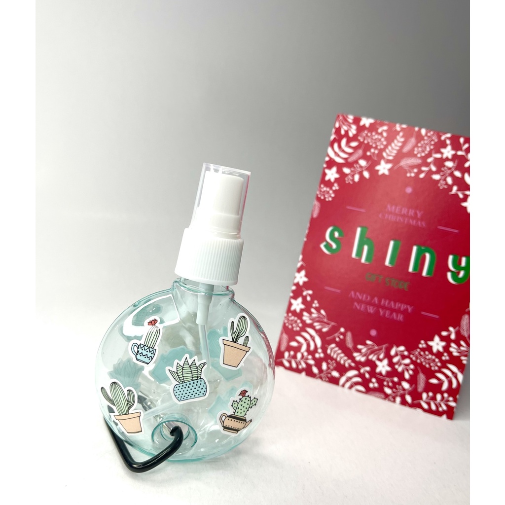 BÌNH XỊT HÌNH TRÒN 50ml KÈM TẤM DÁN HÌNH XƯƠNG RỒNG VÀ MÓC TREO ( hoặc dây bi treo ) TIỆN DỤNG - ĐA NĂNG (DIY)
