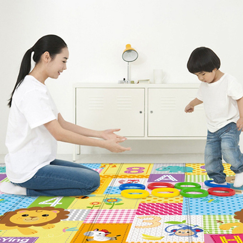 Thảm xốp lót sàn cỡ lớn có thể gấp gọn tiện dụng cho bé tập bò