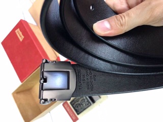 Thắt lưng da nam Levi's.
