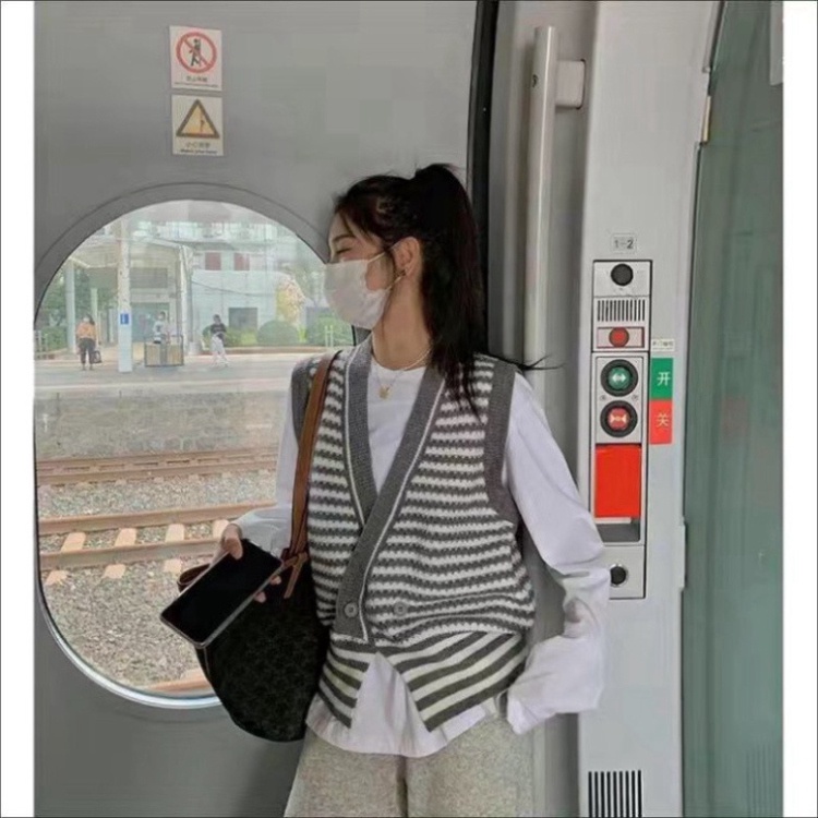 Gile Len Nữ Dáng Ngắn, Áo Len Gile GUMAX Phối Cúc Thời Trang Cao Cấp  FreeSize Kiểu Dáng Hàn Quốc | BigBuy360 - bigbuy360.vn