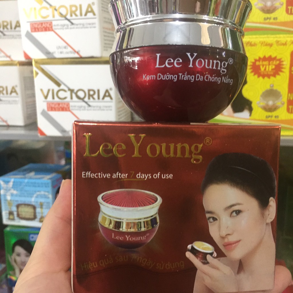 KEM TRẮNG DA CHỐNG NĂNG LEE YOUNG 15G giá bao bì 294k