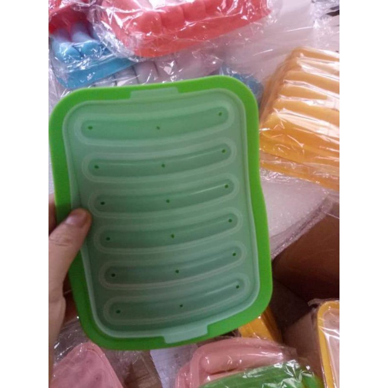 Khuôn silicone làm xúc xích cho bé
