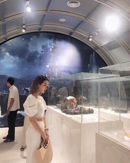Áo kiểu voan cổ vuông phối ren